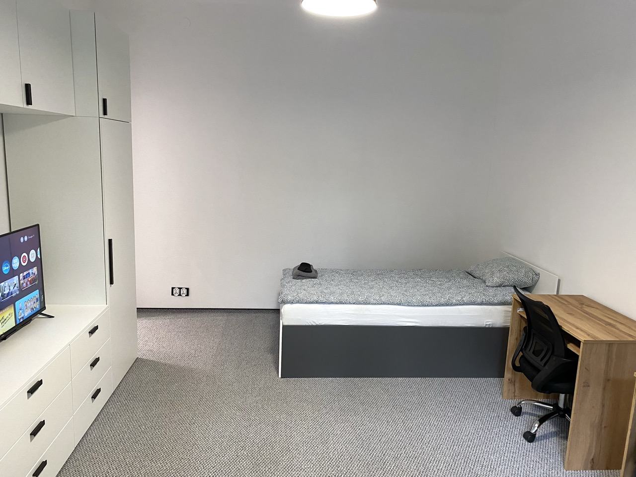 STUDIO FOR TWO PEOPLE